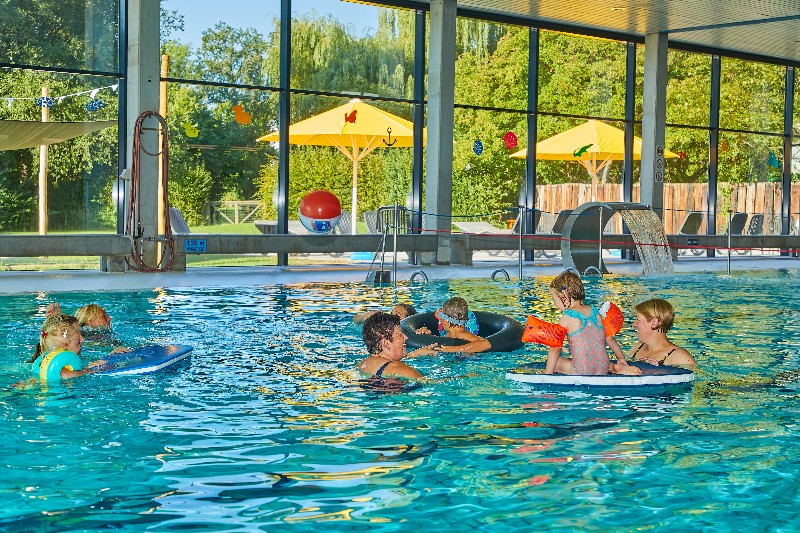 Hallenbad Familien schwimmen im Waldenbucher Hallenbad