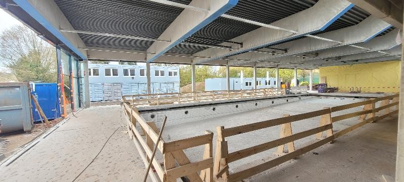 Schwimmhalle Hier sieht man die Schwimmhalle ohne Scheiben