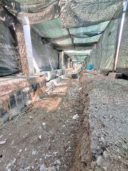 Graben Hier sieht man einen Graben am Gebäude