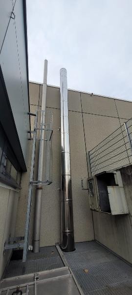 Neuer Schornstein Hier sieht man den neuen Kamin neben dem vom BHKW