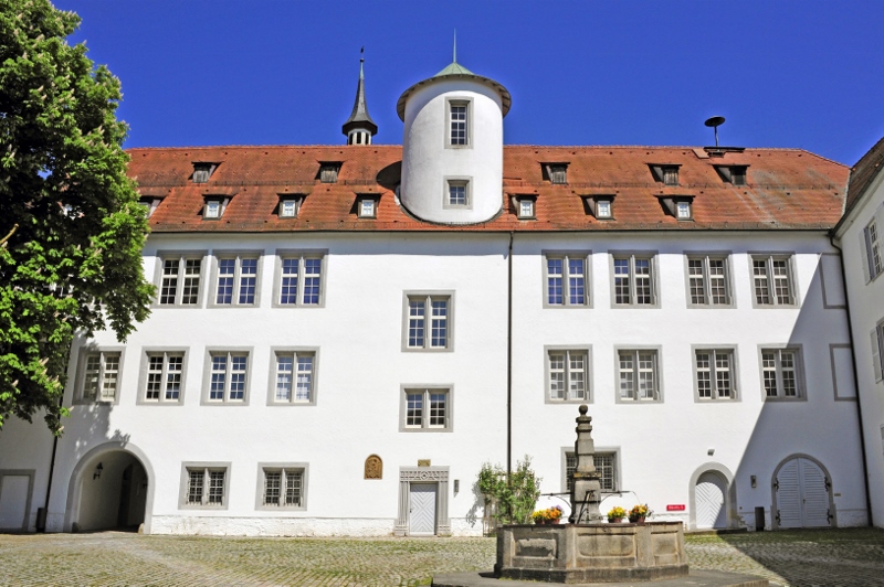 Schloss Waldenbuch Außenansicht des Schloss Waldenbuch mit dem Schlossbrunnen